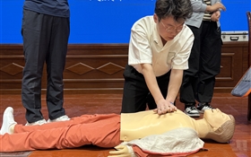 學(xué)校組織開展“關(guān)愛生命 救在身邊”公益培訓(xùn)活動